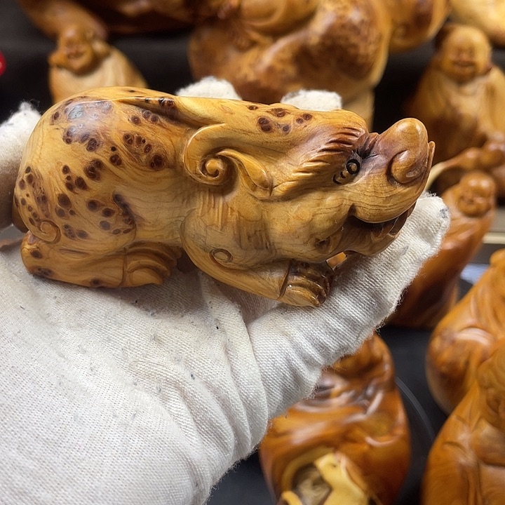 柏木（崖柏）貔貅手把件