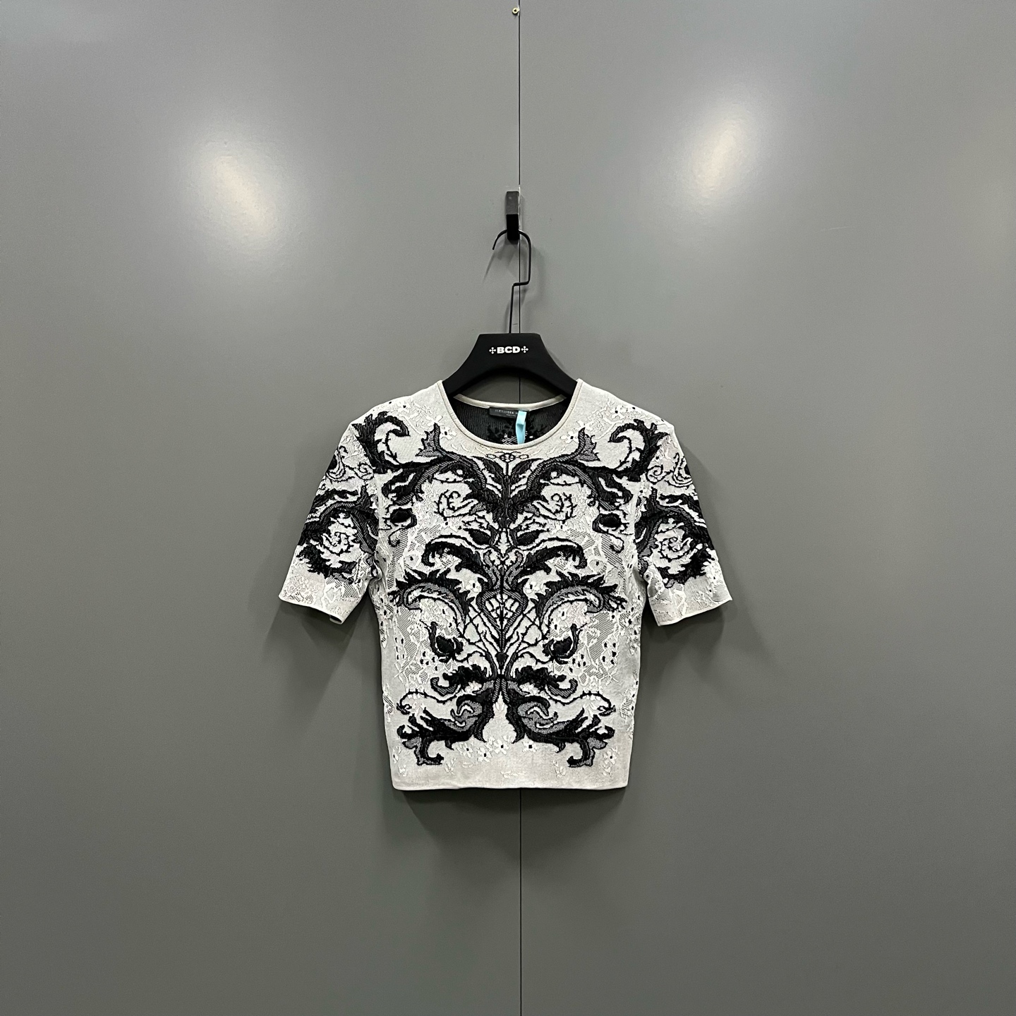 tt 昆 蕾丝花纹刺绣短袖 M码/207478