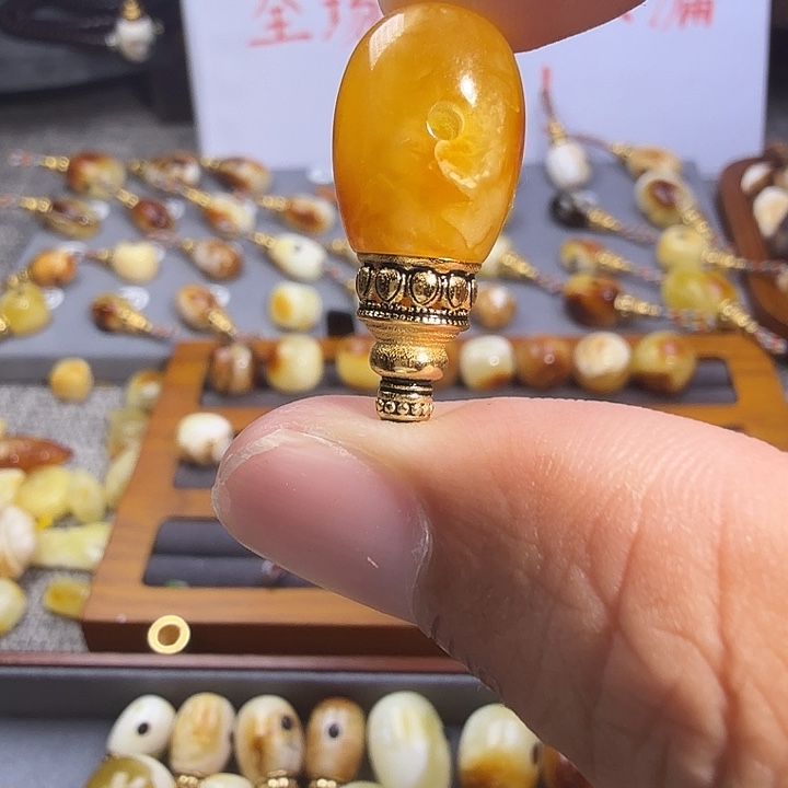 悲***狗琥珀未镶嵌珠宝奇石琥珀