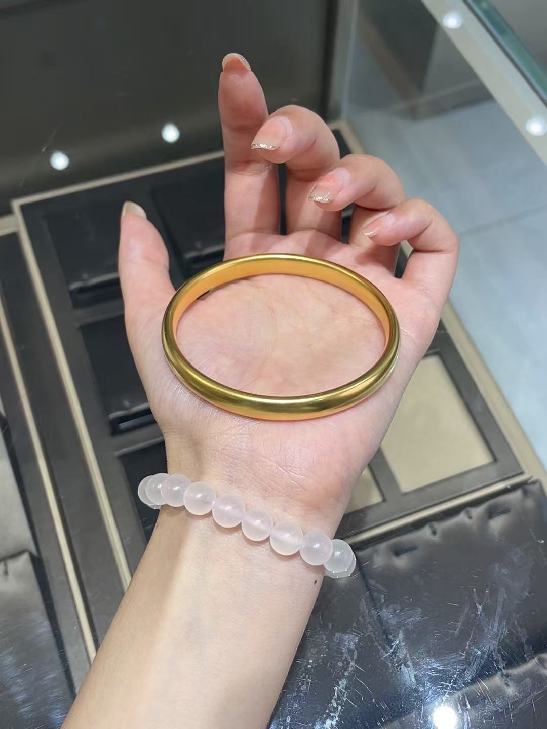 曼总好物-宽面素圈泥鳅背手镯