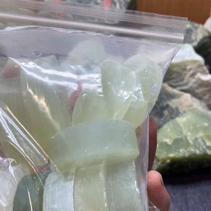 @***人蛇纹石玉未镶嵌岫玉精品高端原料