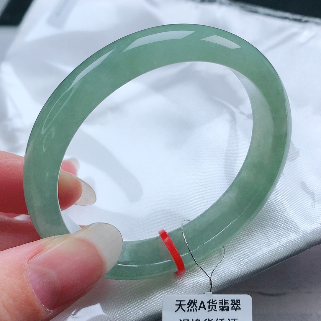 翡翠手镯未镶嵌55+贵