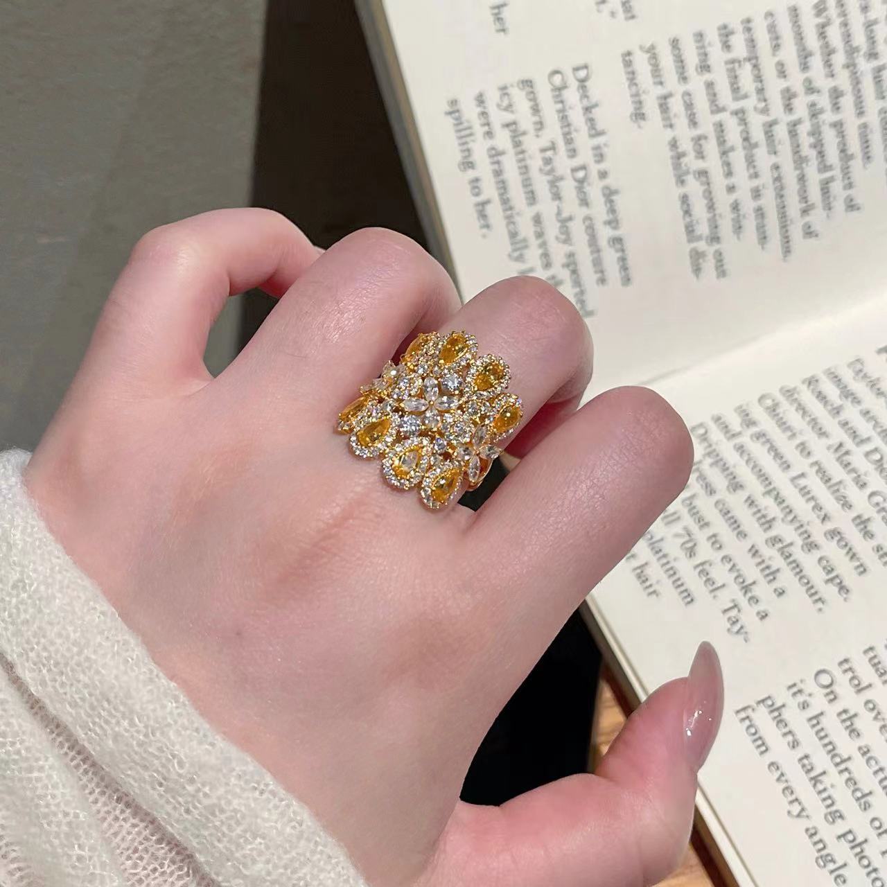 【新美源】足金999 镶嵌工艺 璀璨黄玫瑰活口戒10.19克（附加866）