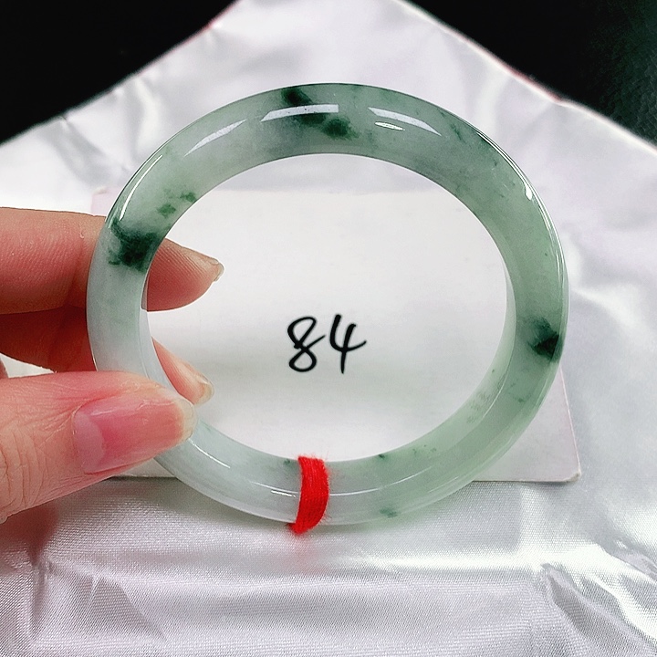 翡翠手镯未镶嵌翡翠手镯未镶嵌