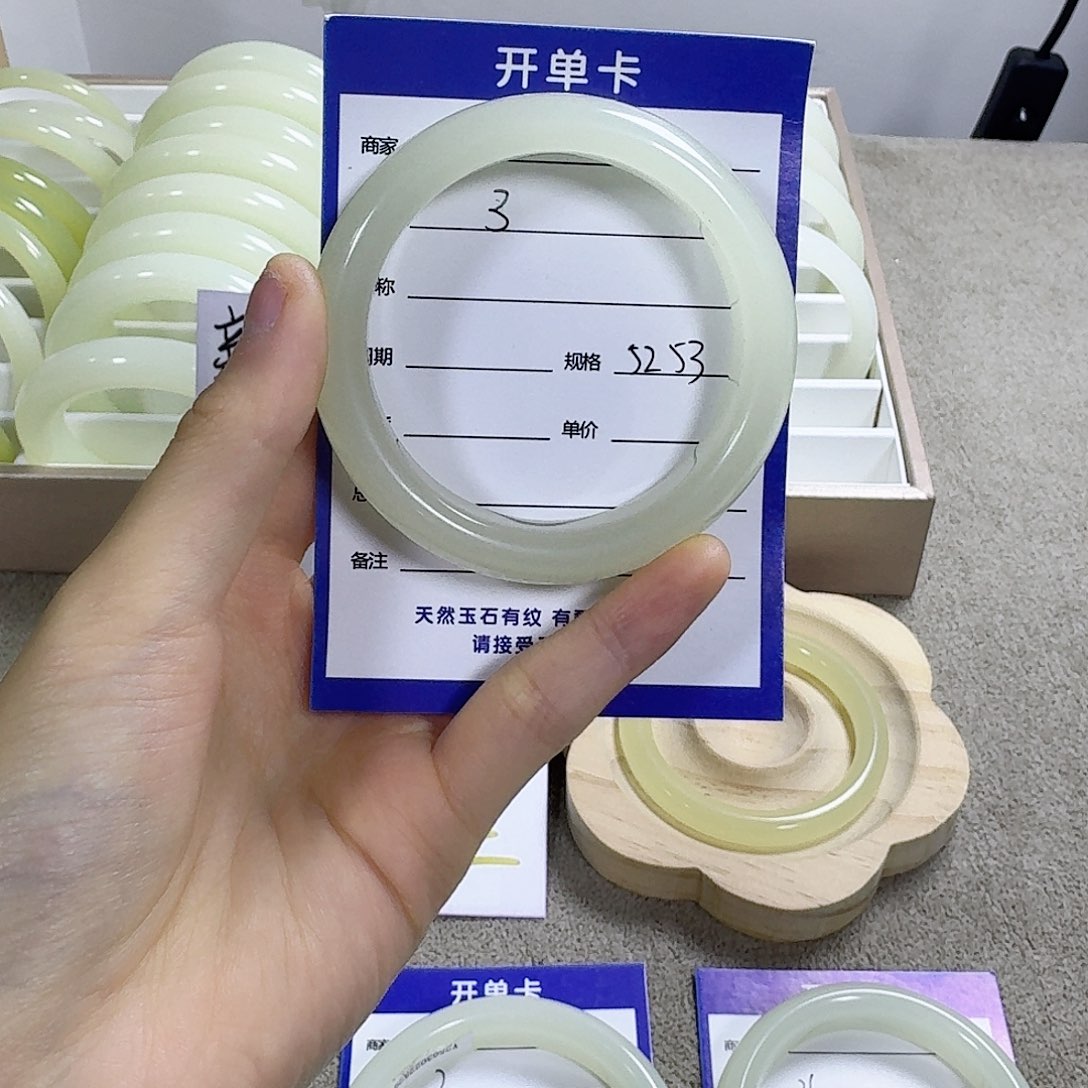未镶嵌手镯和田玉