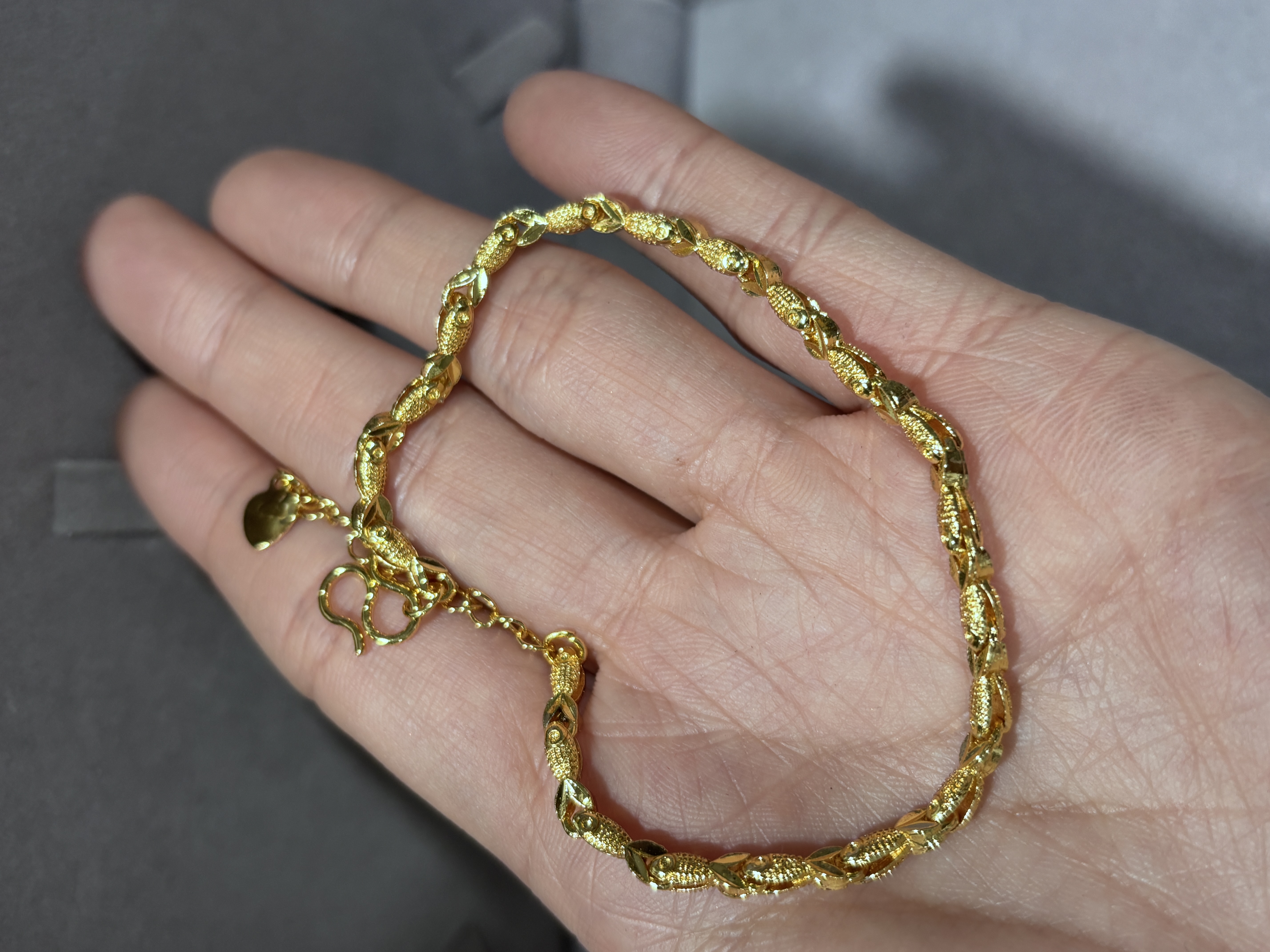 A648金色精工鱼形手链