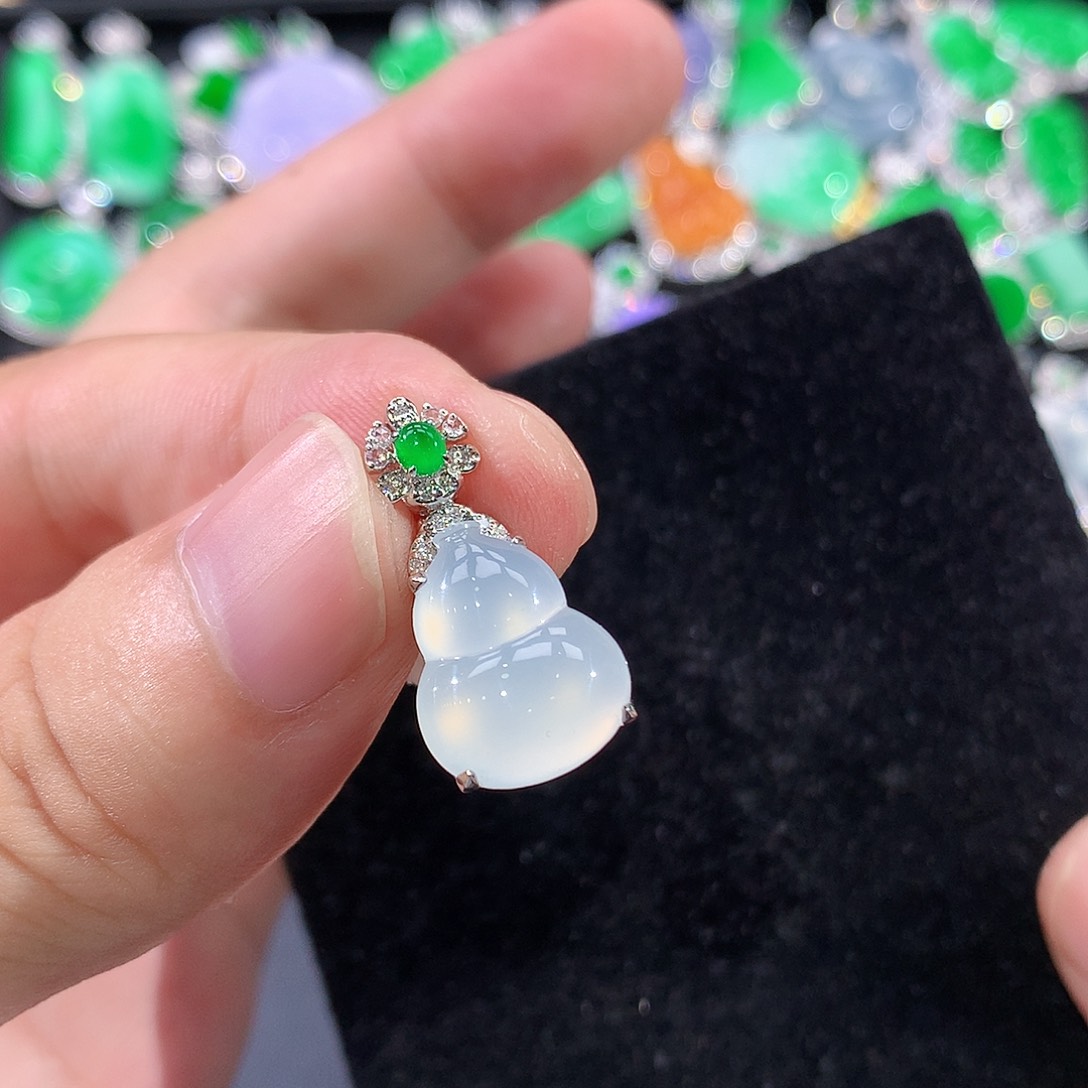 翡翠18K金镶嵌颈饰