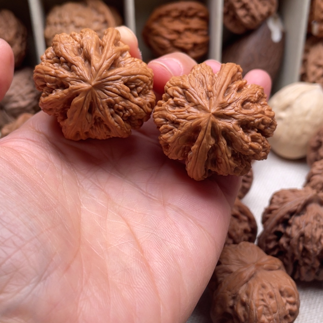 鱿***蛋吊坠文玩核桃38.8全品粗筋