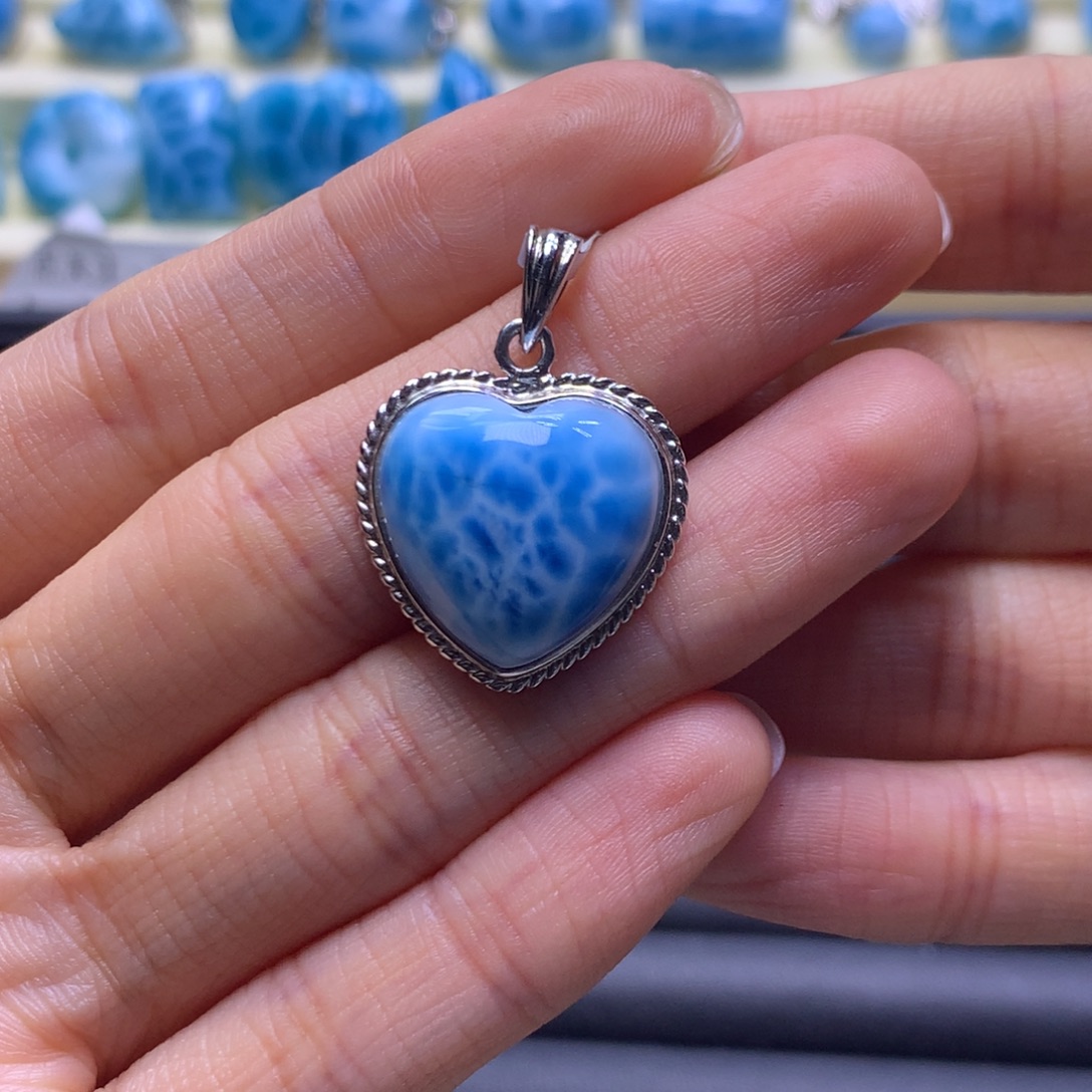 针钠钙石（海纹石）未镶嵌颈饰爱心吊坠
