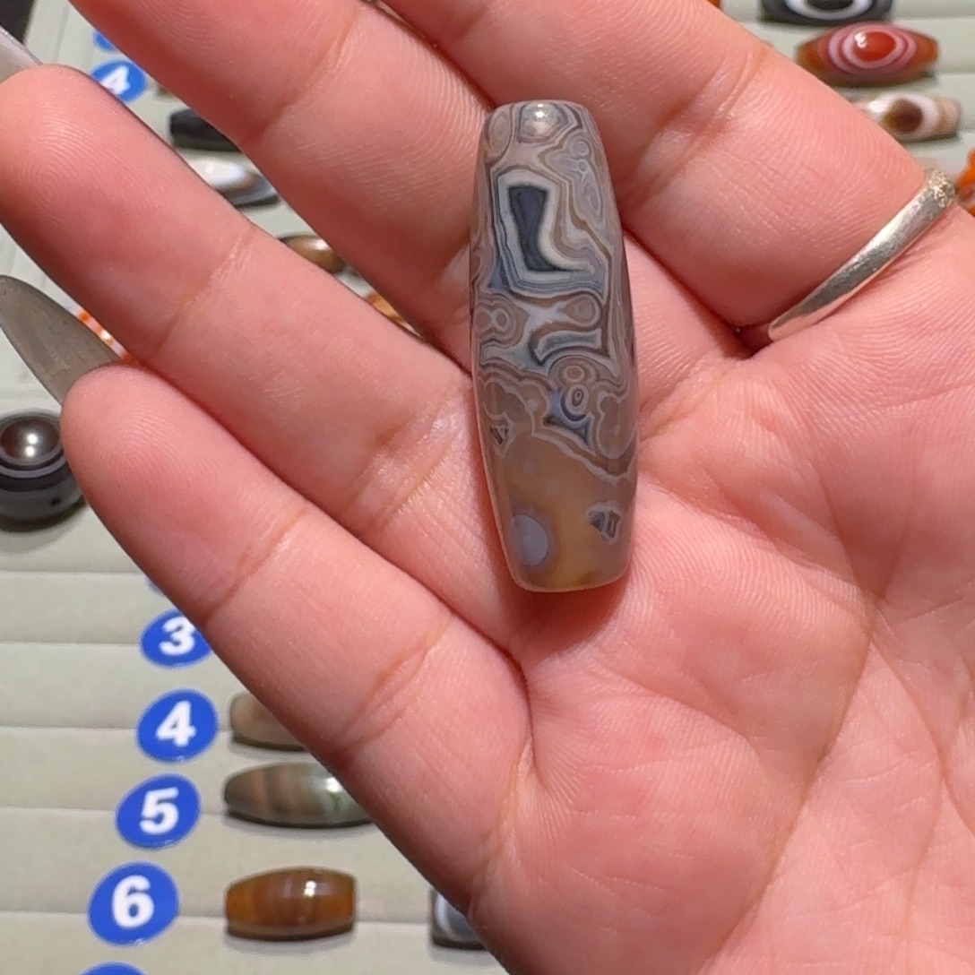 悉***多玛瑙/玉髓未镶嵌珠宝半成品