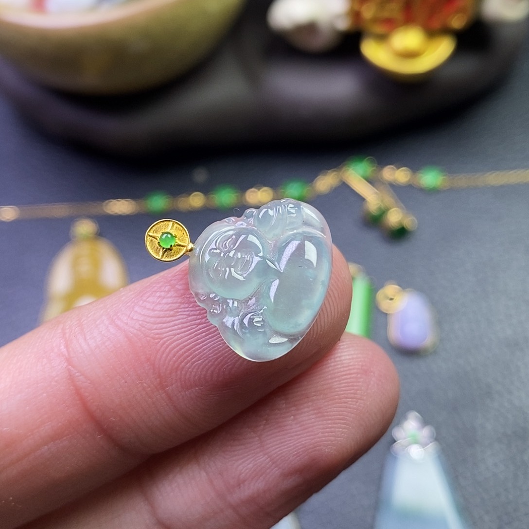 颈饰18K金镶嵌翡翠