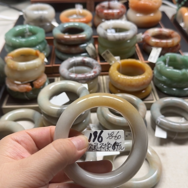 石英质玉未镶嵌手镯