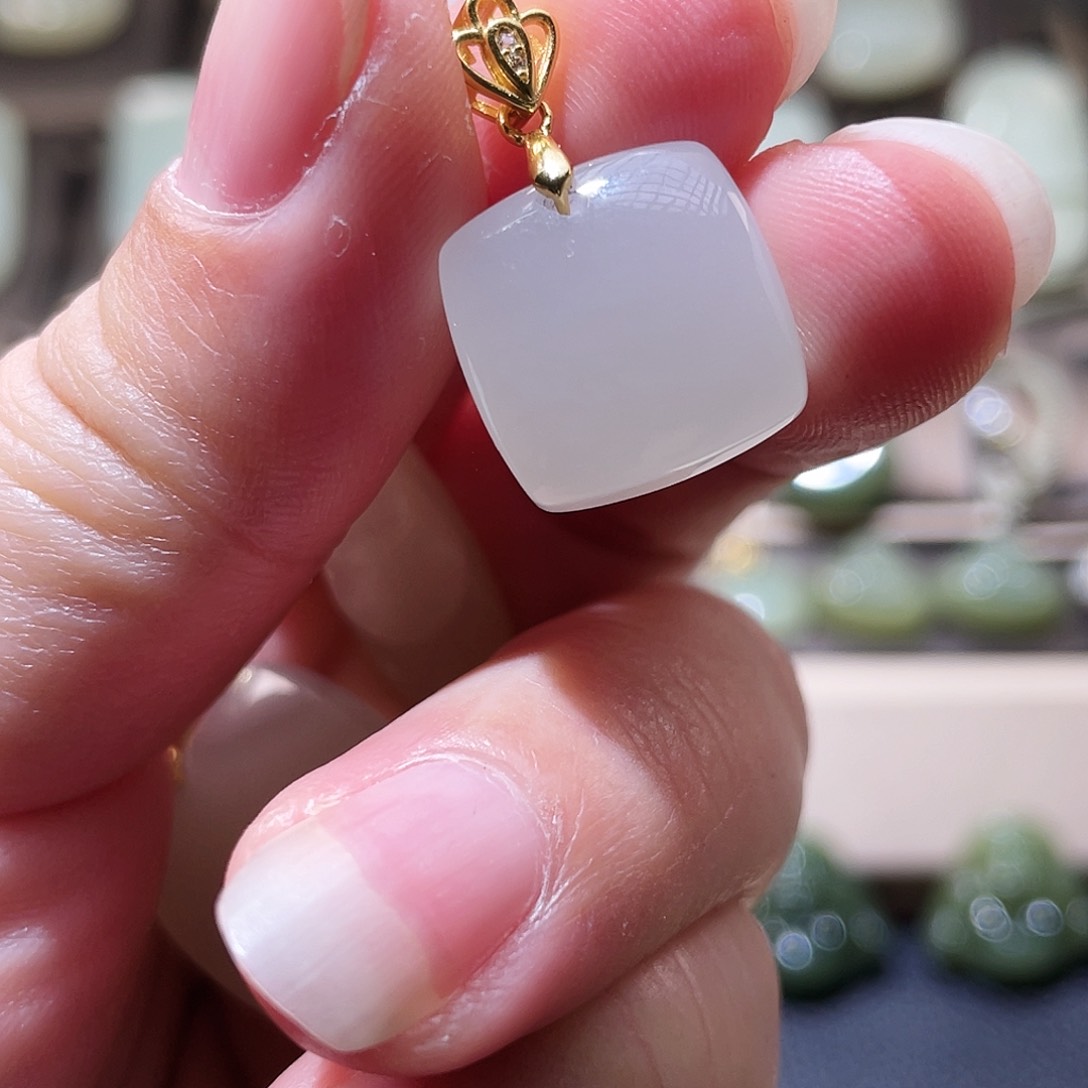 和田玉吊坠(不含链)未镶嵌L**y