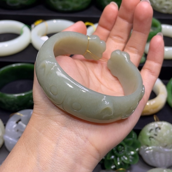 和田玉手镯60+圈口 编号79未镶嵌