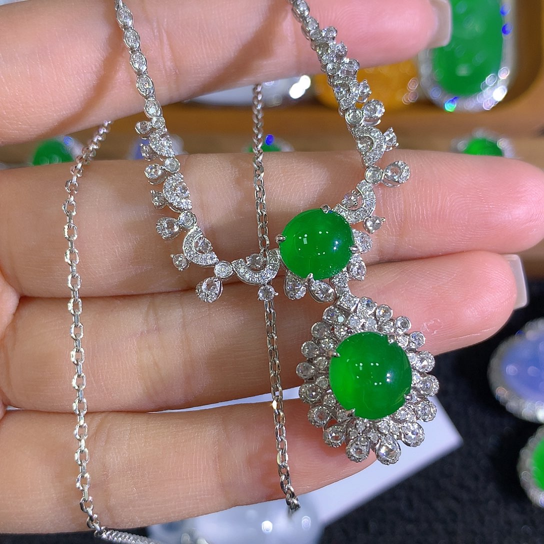 琴***凉翡翠18K金镶嵌颈饰套链