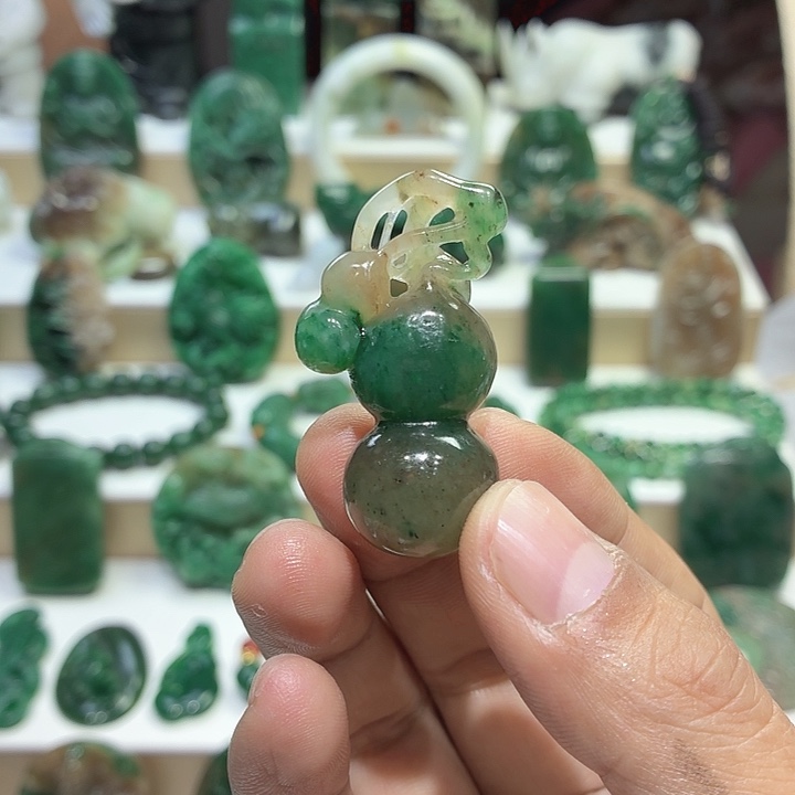 独山玉未镶嵌颈饰精品三色葫芦