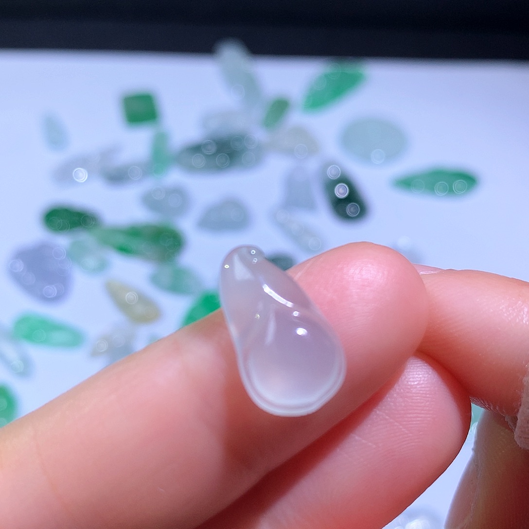 翡翠颈饰未镶嵌玉兰