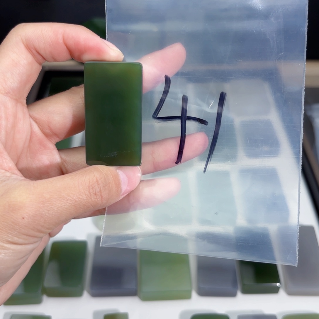 和田玉随形未镶嵌Y***?