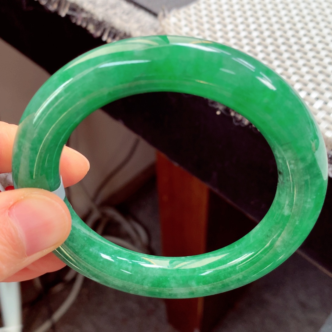 翡翠手镯未镶嵌汤***甜缅甸