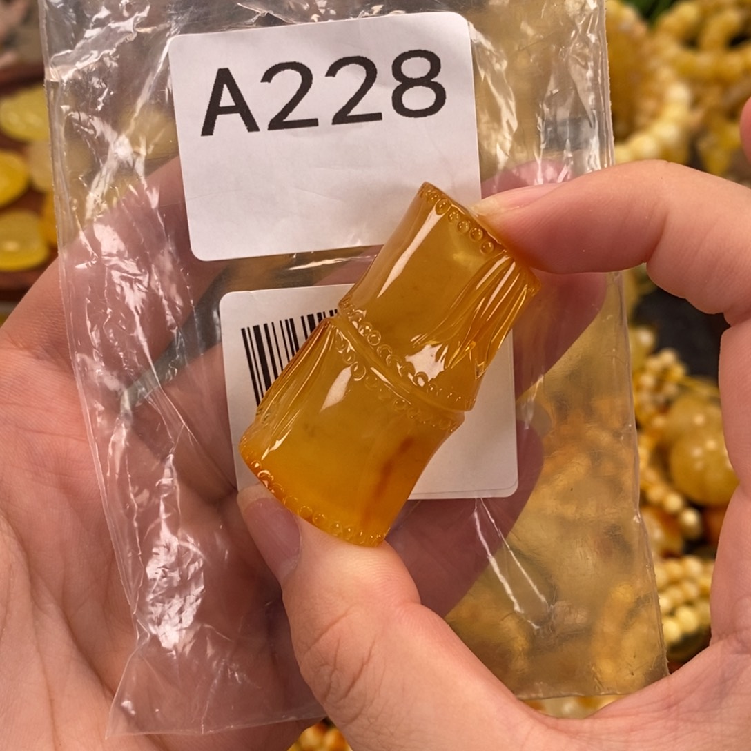 未镶嵌琥珀珠宝奇石