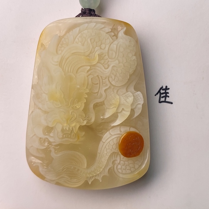 未镶嵌琥珀珠宝奇石