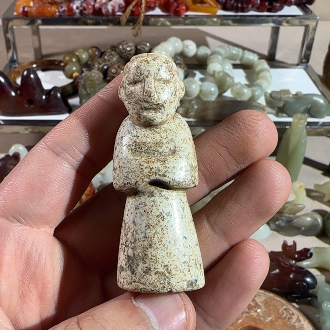 蛇纹石玉颈饰未镶嵌