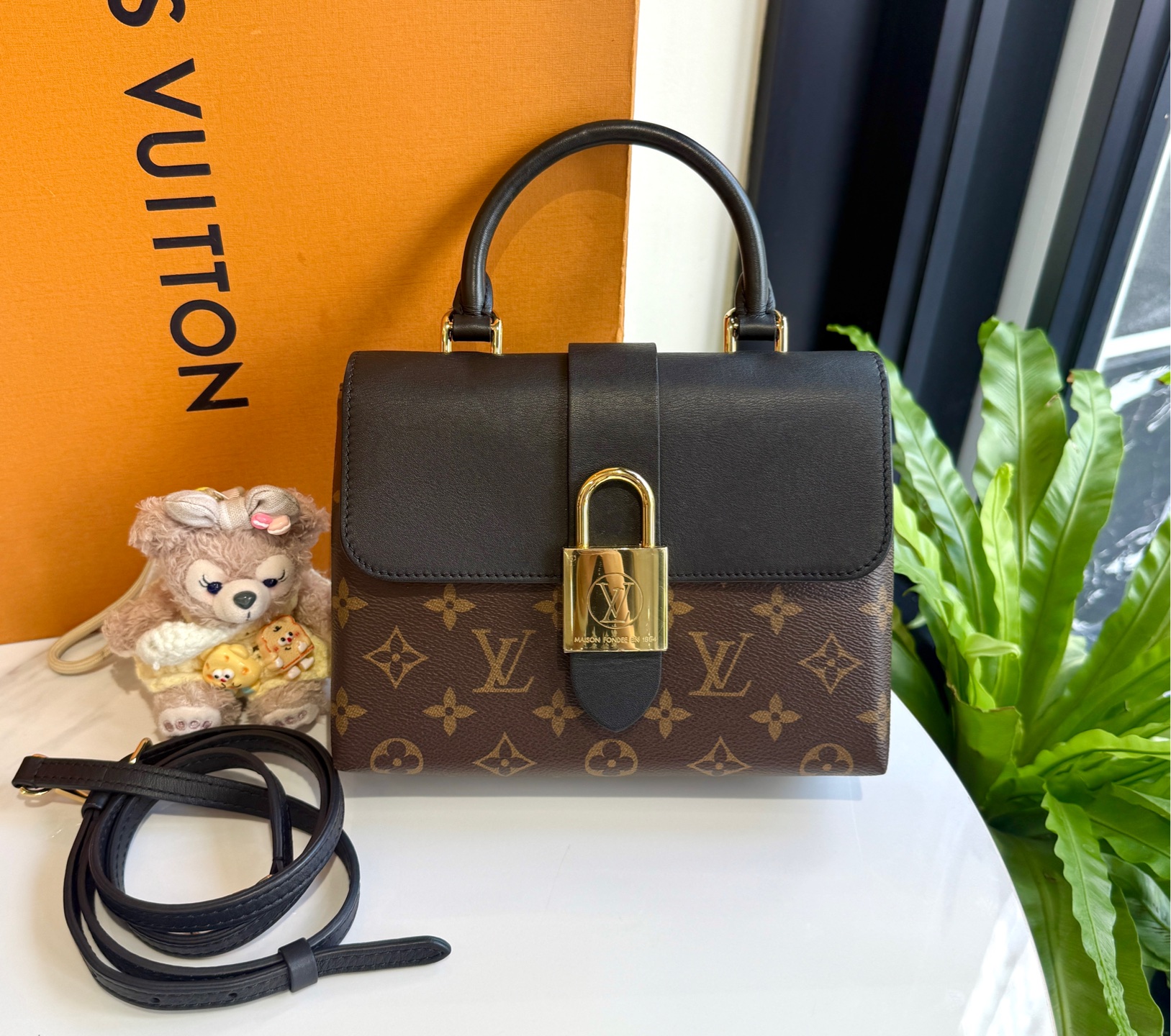 99新 LouisVuitton/路易威登 老花拼黑 Locky BB 锁头包/1504
