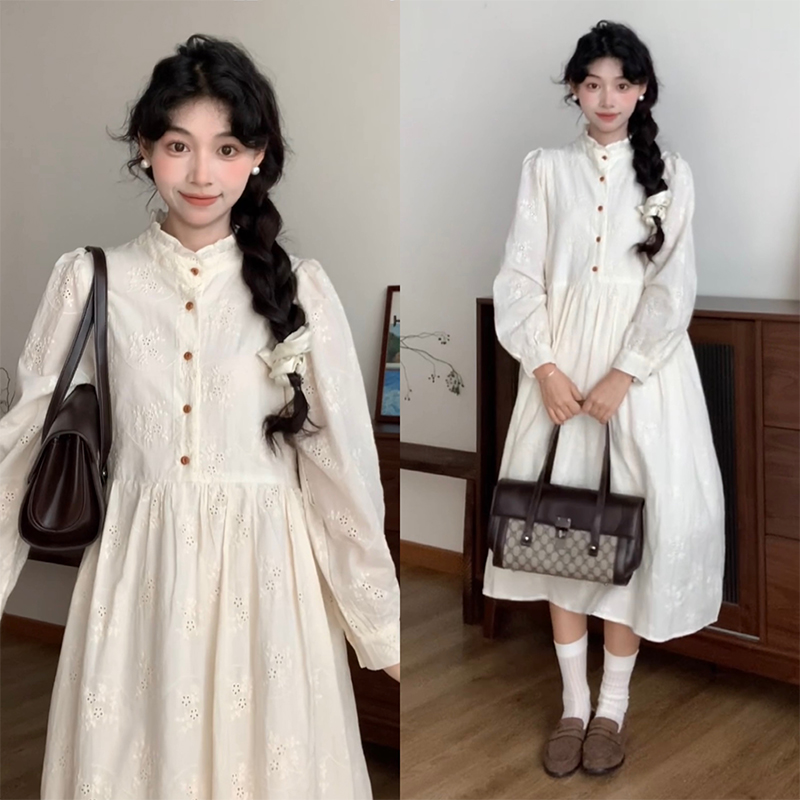 MIMI~时尚孕妇装2025秋季立领法式高级感刺绣宽松显瘦绝美连衣裙