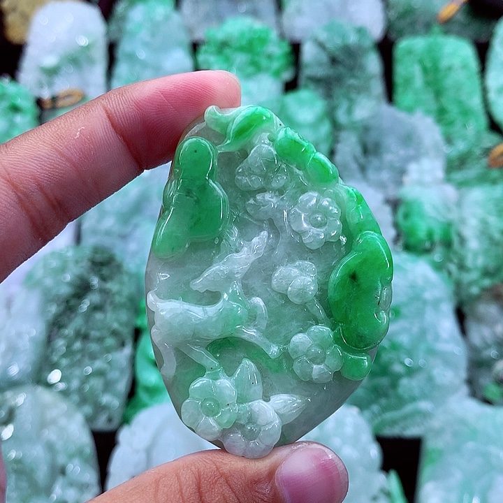 吊坠(不含链)未镶嵌翡翠