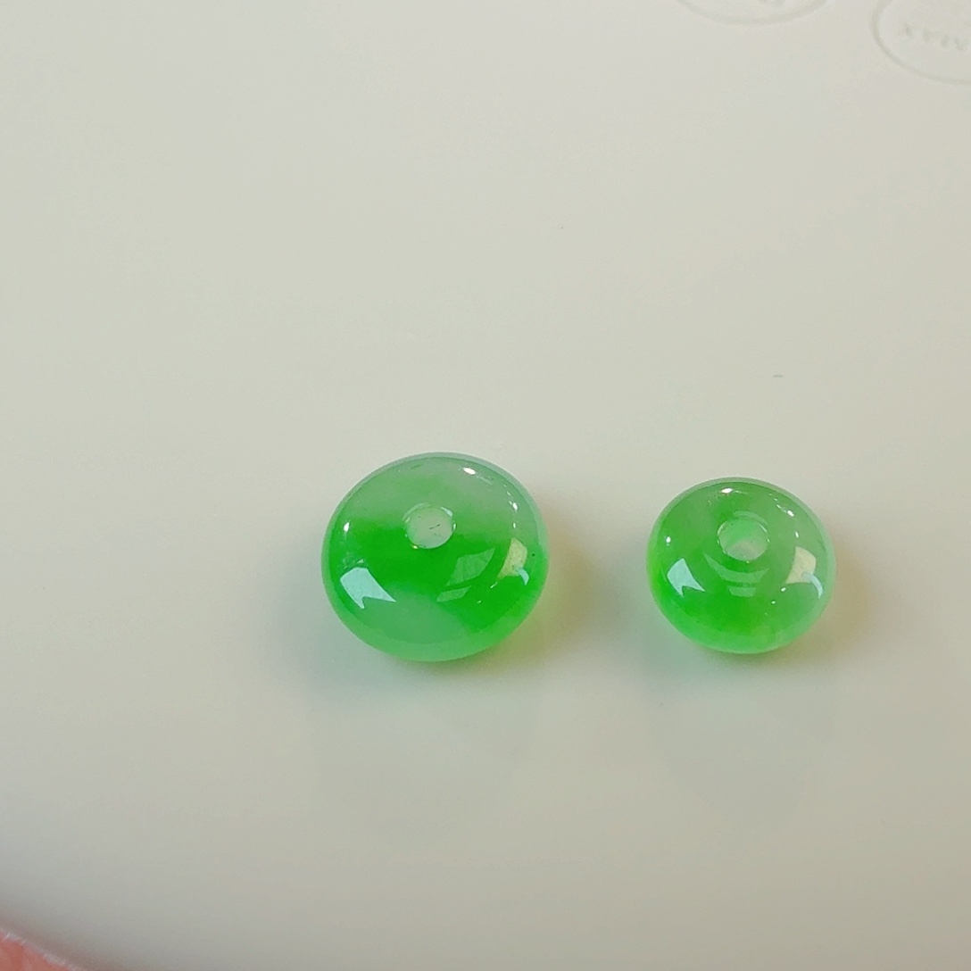 翡翠裸石冰阳绿扣子