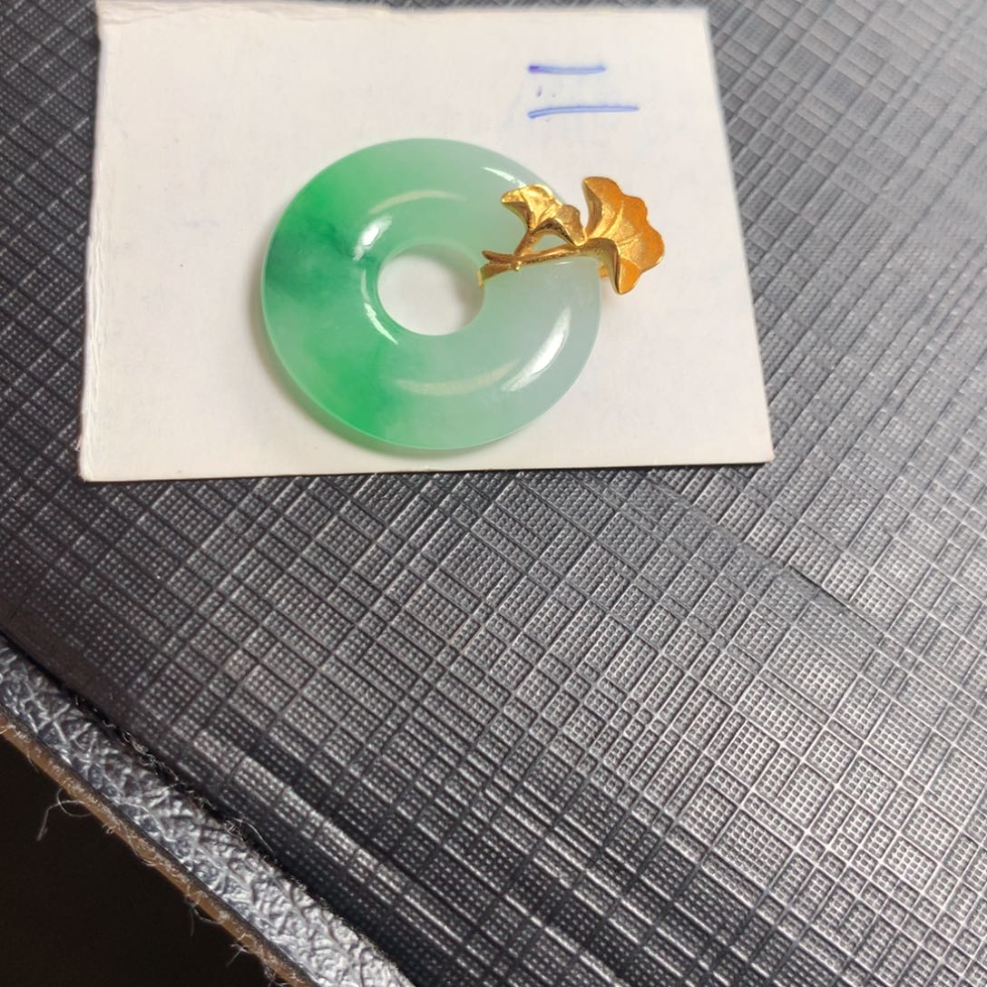 翡翠18K金镶嵌颈饰翡翠