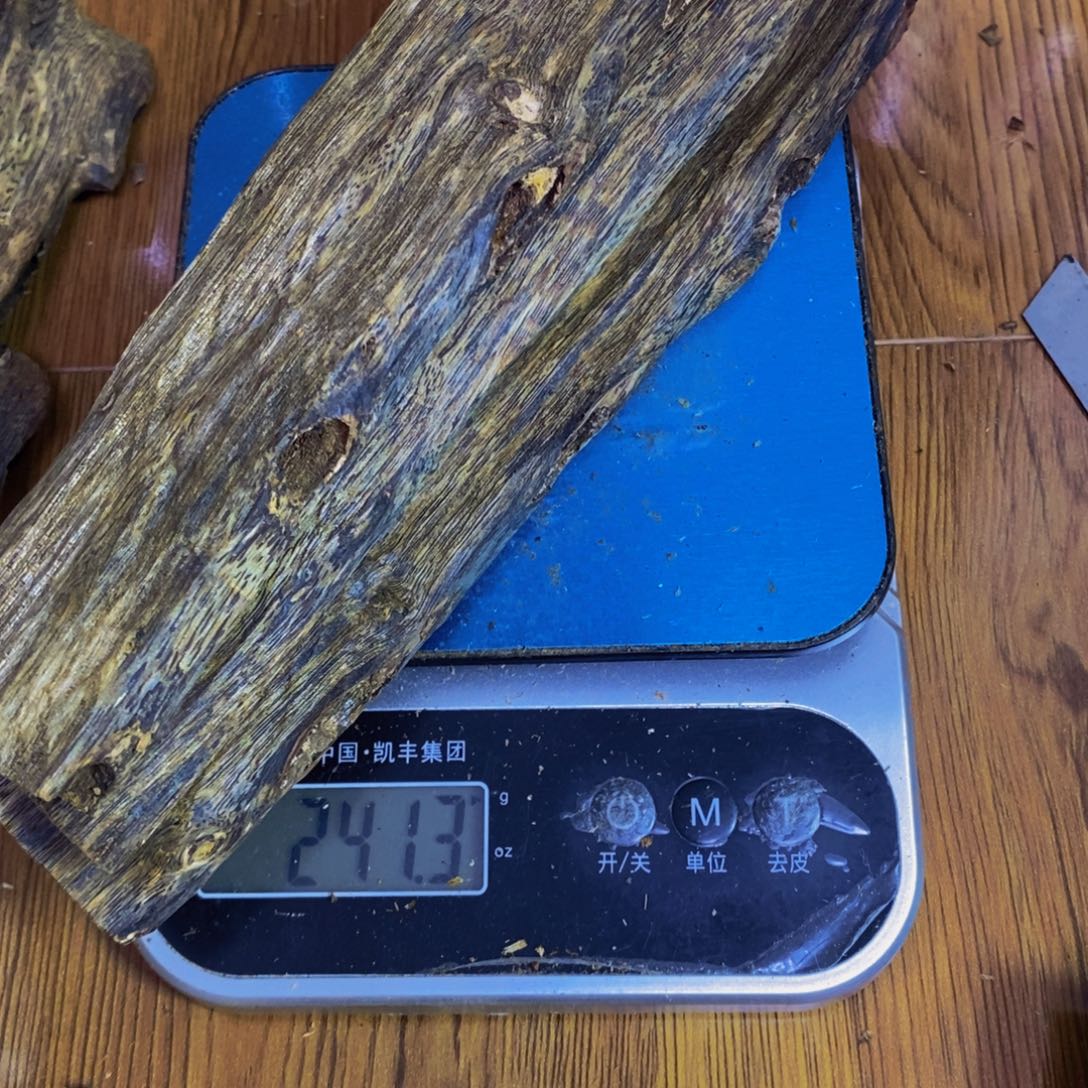 大***下沉香碎屑沉香紫棋块料241克