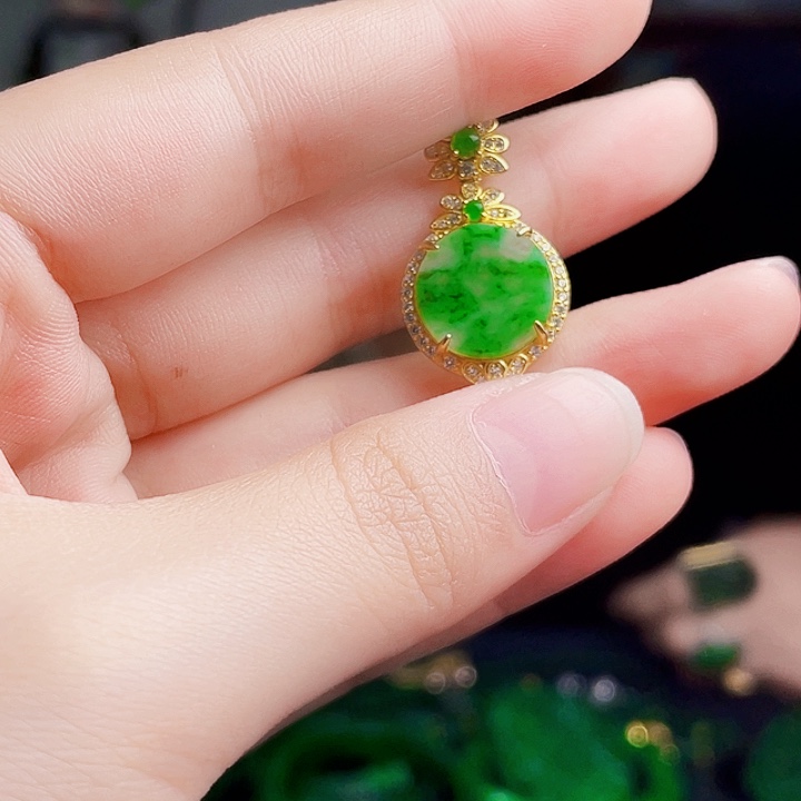 翡翠银S925镶嵌颈饰多样性