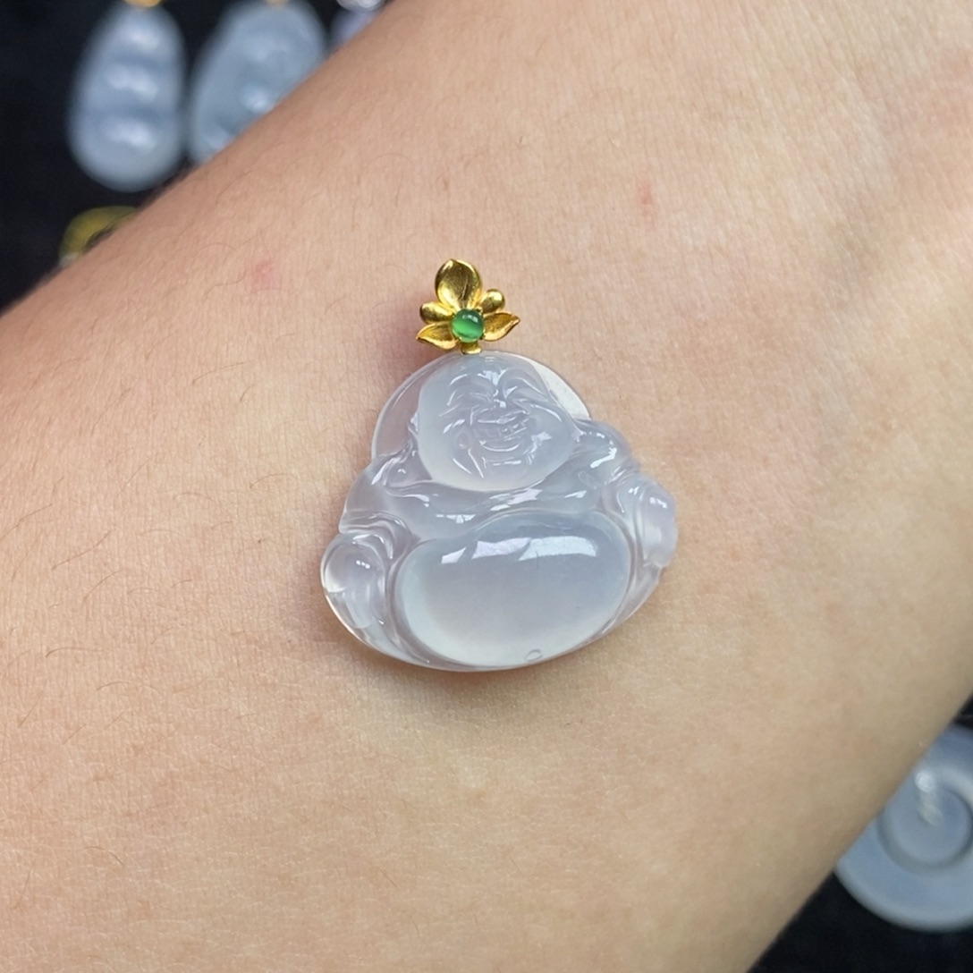 上***社翡翠18K金镶嵌颈饰佛公