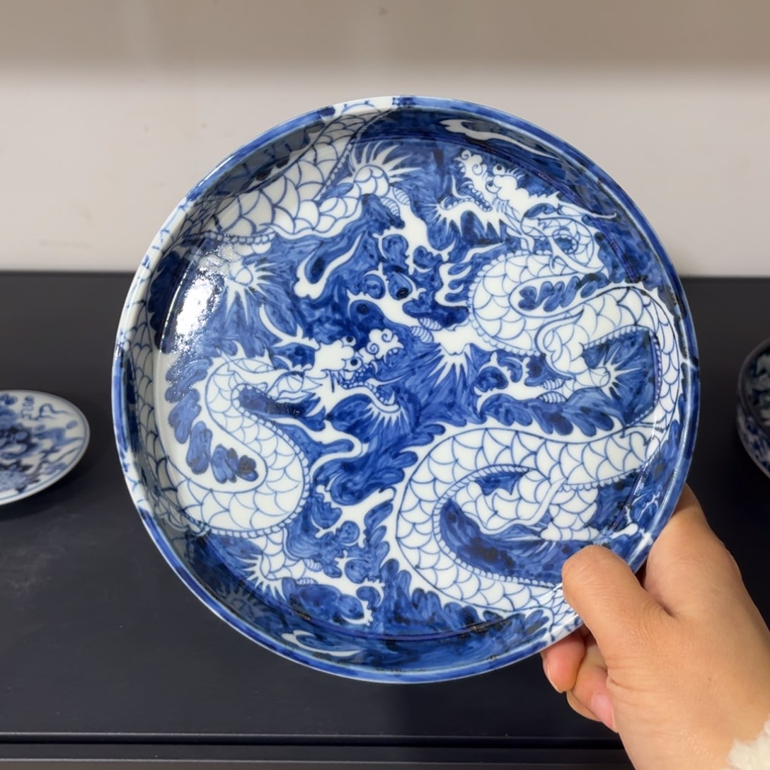 仿元满绘蓝底地皮龙壶承
