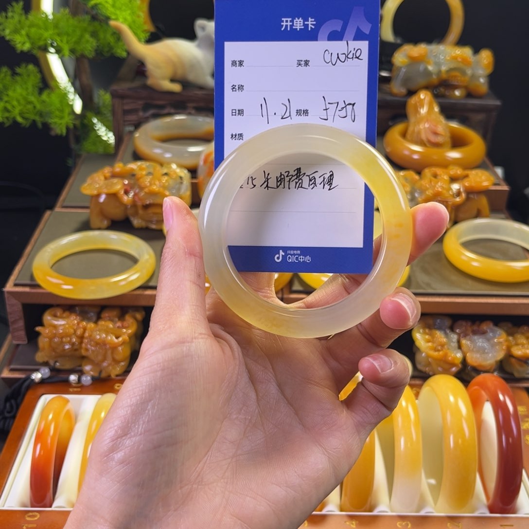 未镶嵌手镯石英质玉c****e