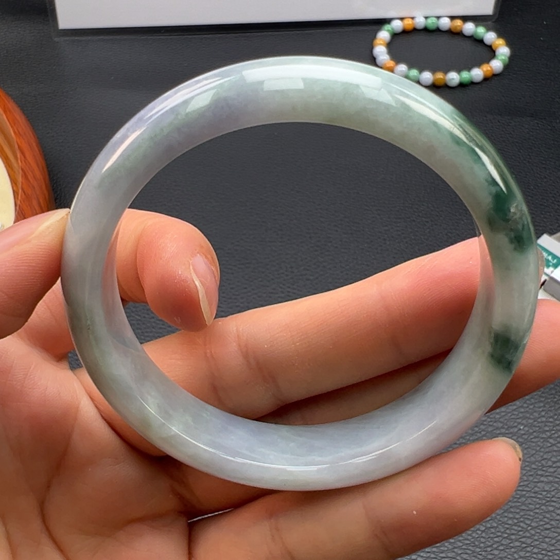 翡翠手镯未镶嵌翡翠手镯