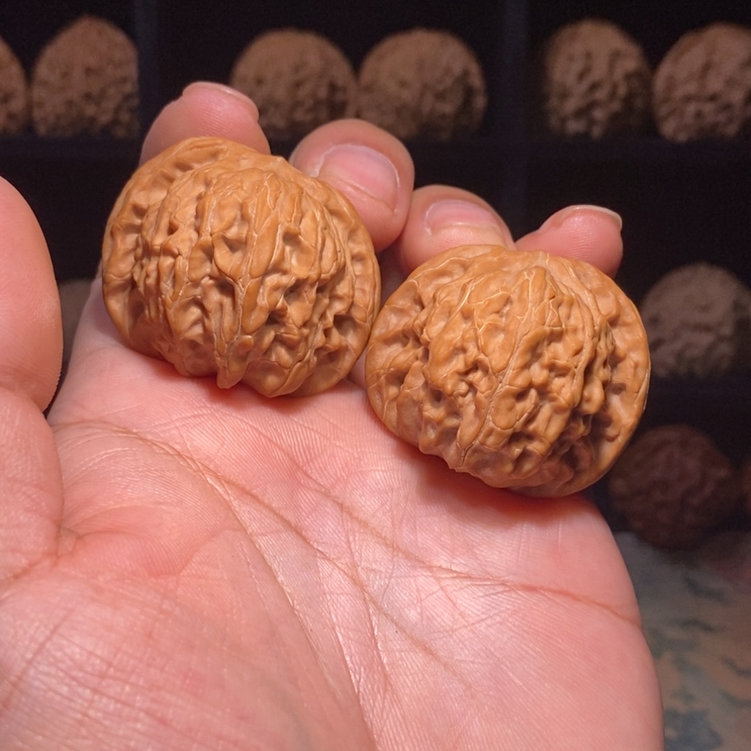 玄***商文玩核桃把件全品红皮山地磨盘39