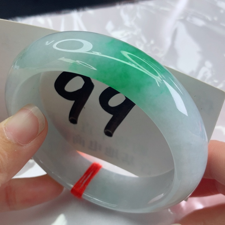 翡翠手镯未镶嵌大轮胎