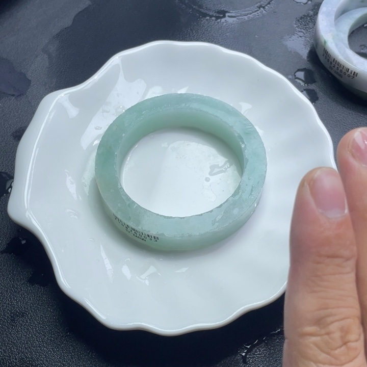 定制翡翠未镶嵌5，59正圈冰绿有裂防漏