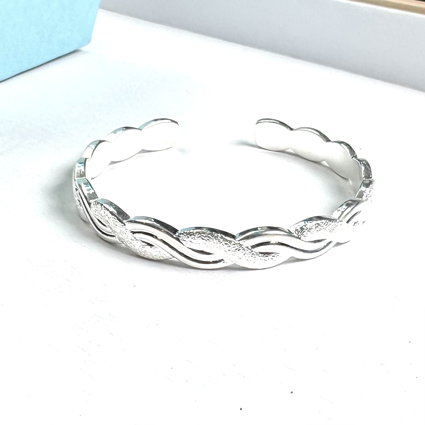 通体里外一致纯箔臻奢品t143时尚活口手镯