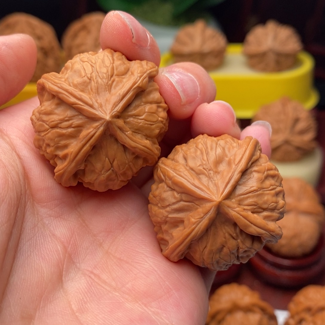 文玩核桃把件金锭四棱36