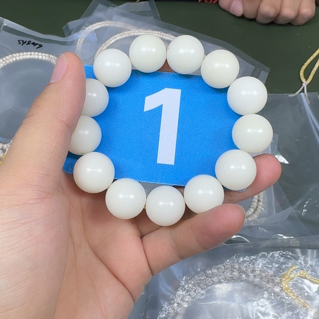 吊坠菩提根/象牙果18圆珠。   1