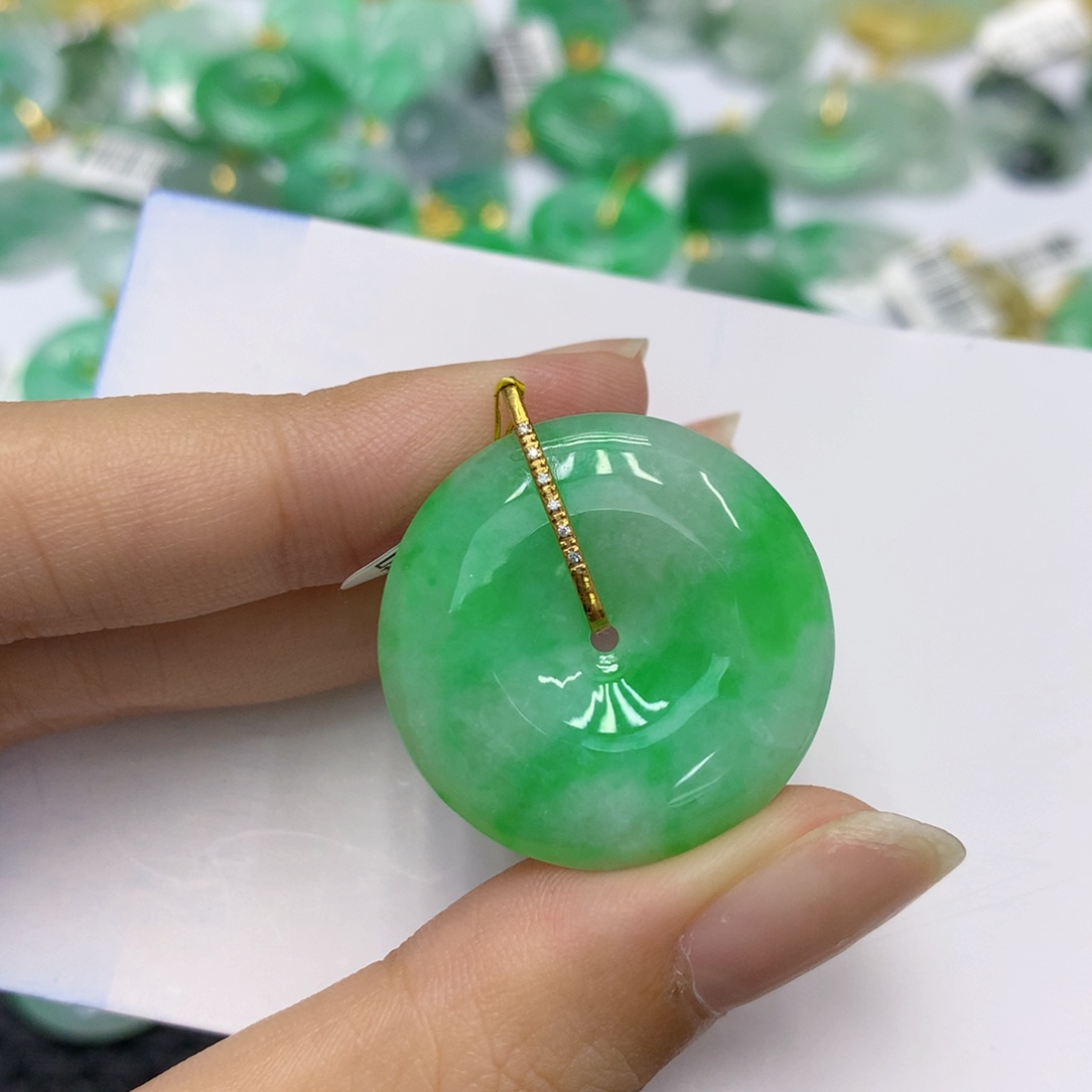 翡翠18K金镶嵌颈饰