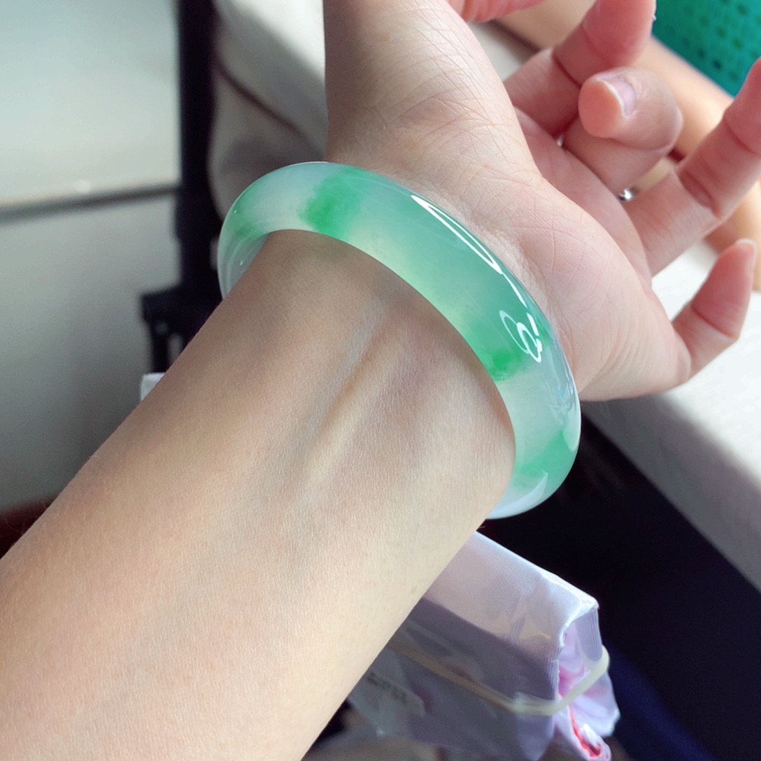 翡翠手镯（贵妃镯）未镶嵌一步到位A