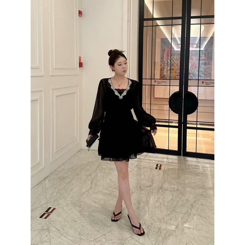 琪琪怪怪大码女装【梦回古早年】法式V领重工气质连衣裙D17189QQ