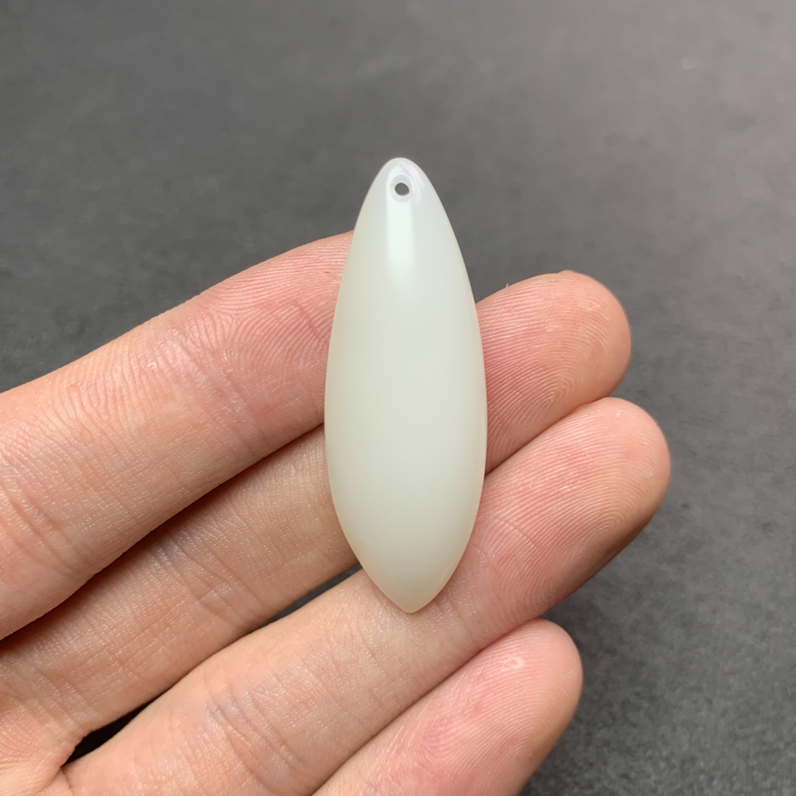 新疆和田玉米达料吊坠 39.3x14x9.1 克重7.2