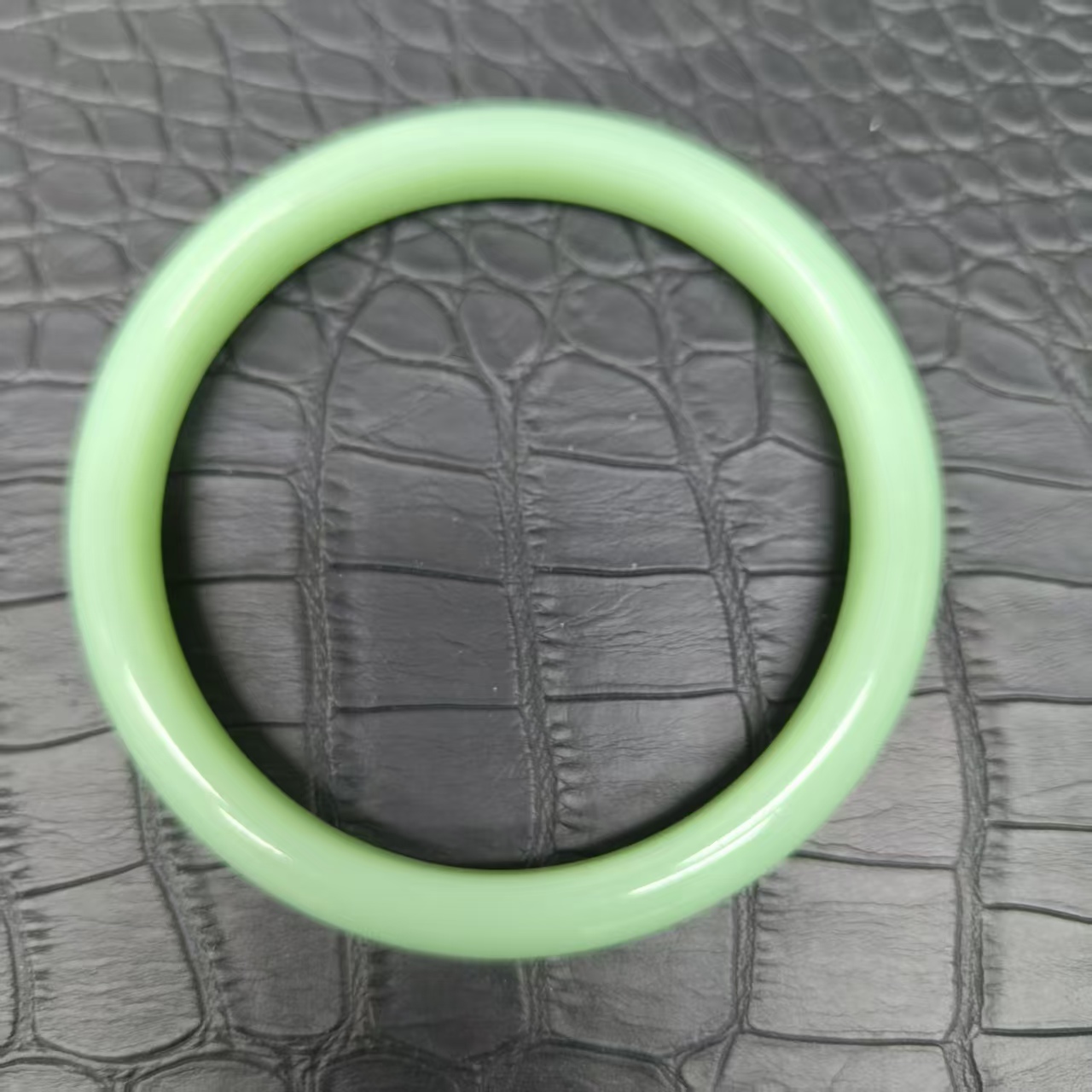 和田玉湖水绿手镯SZ1506