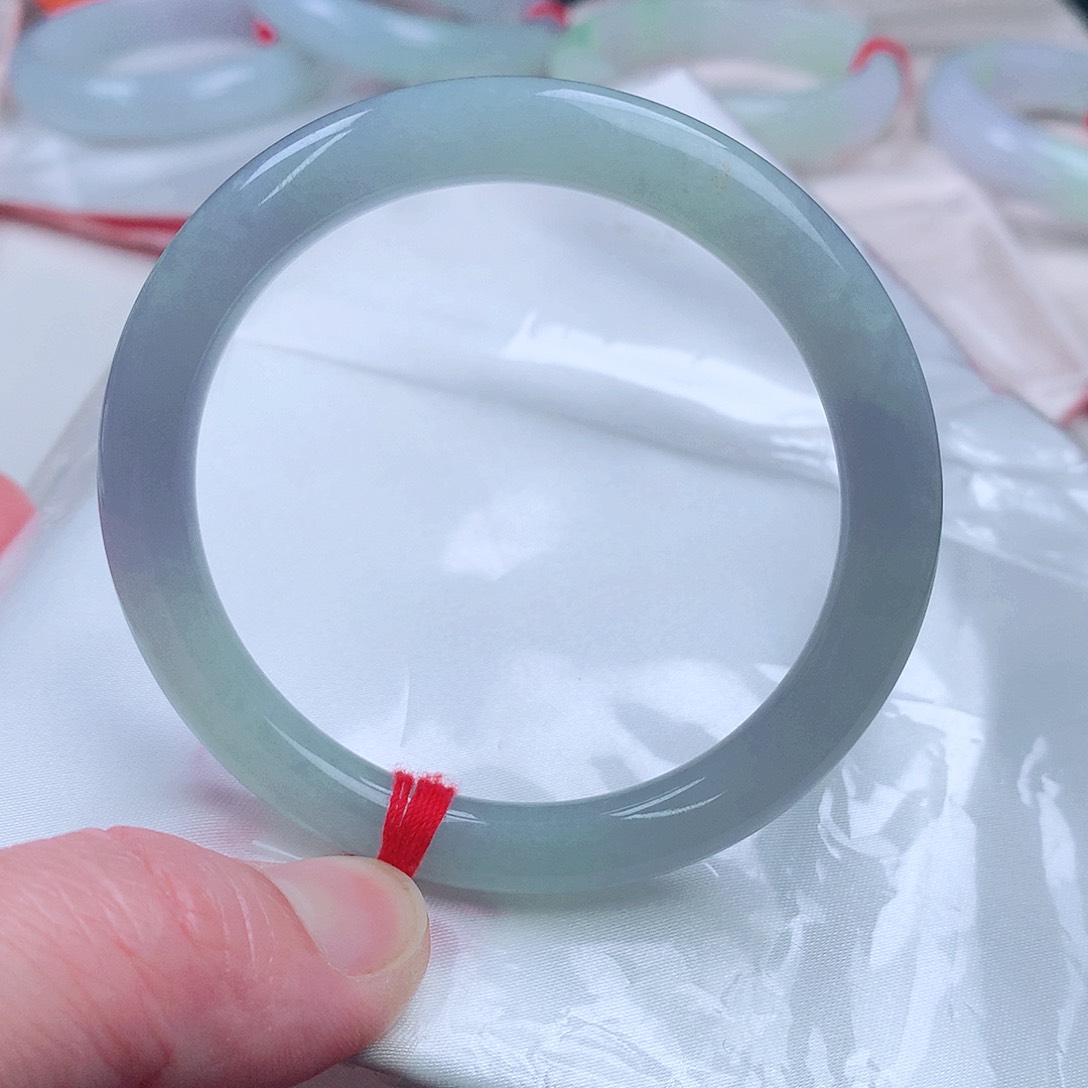 翡翠手镯（圆镯）未镶嵌。。