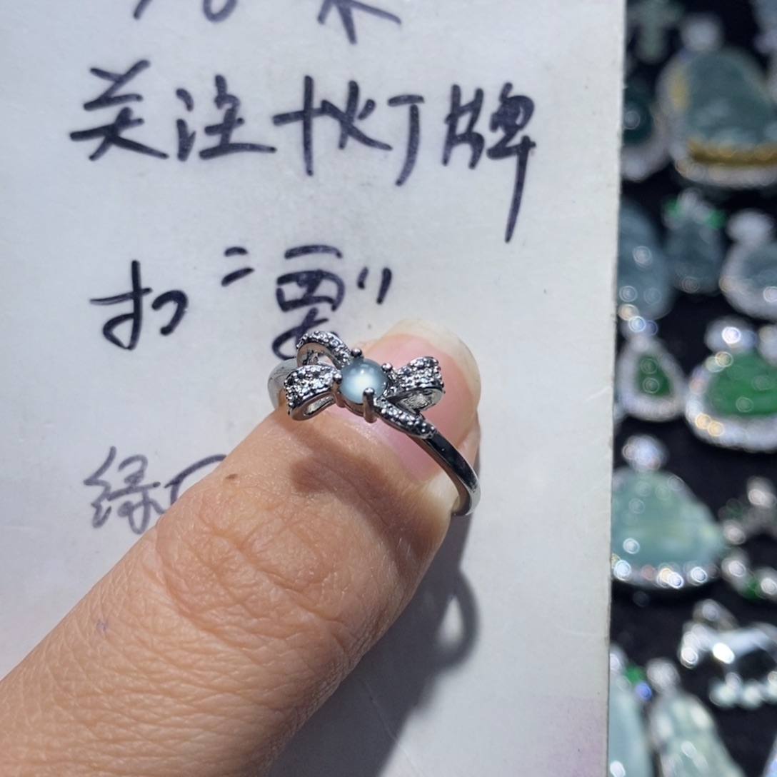 A***n翡翠未镶嵌颈饰翡翠